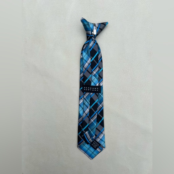 Bergamo New York Boys Neck Clip on Tie - Picture 3 of 5